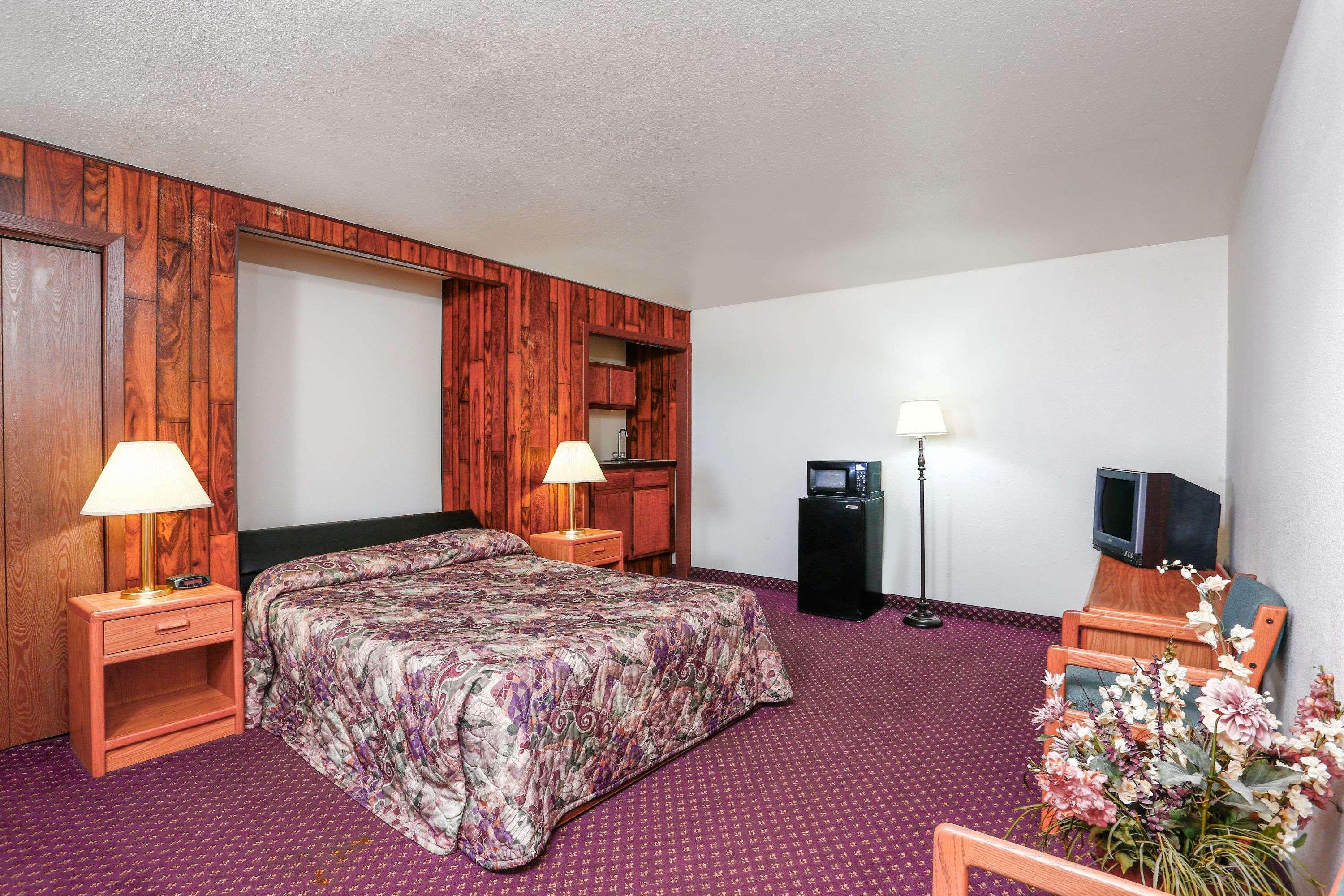 Travelodge By Wyndham Deer Lodge Montana Bagian luar foto