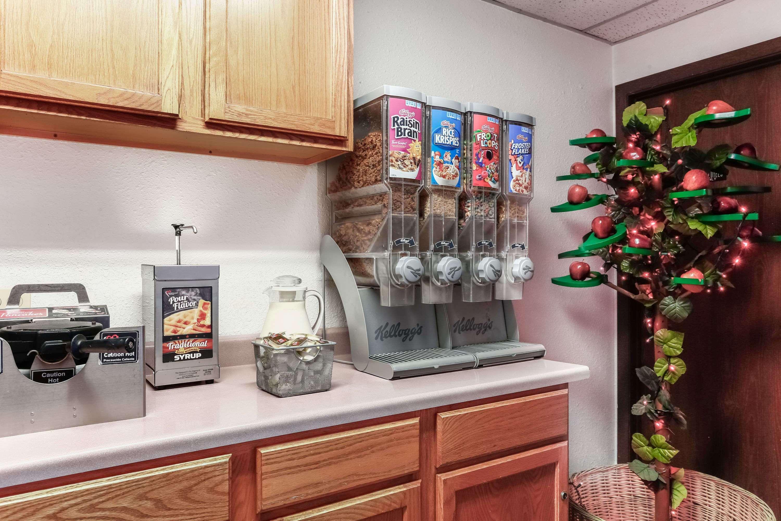 Travelodge By Wyndham Deer Lodge Montana Bagian luar foto