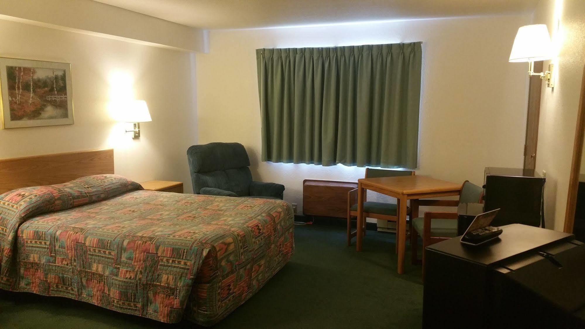Travelodge By Wyndham Deer Lodge Montana Bagian luar foto